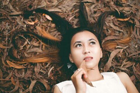 相对于男人，女人最傻的就是太把爱情当回事