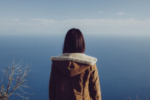 老公要和我离婚，他搬过去和那个女人住了