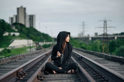 老公欠下巨额债务，想把女儿送出去抵债
